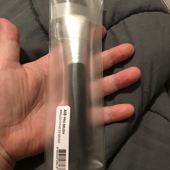 Anastasia Beverly Hills chisel brush bnib - Picture 3 of 5